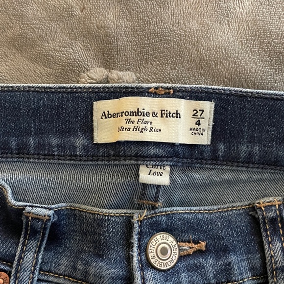 Abercrombie Flare Ultra High Rise Jeans - Picture 4 of 4